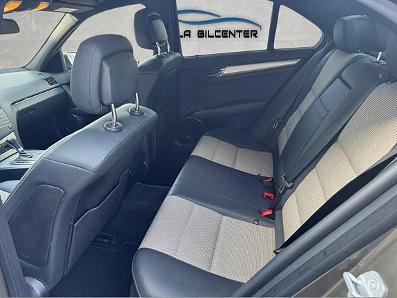 Mercedes-Benz C200 11 of 14