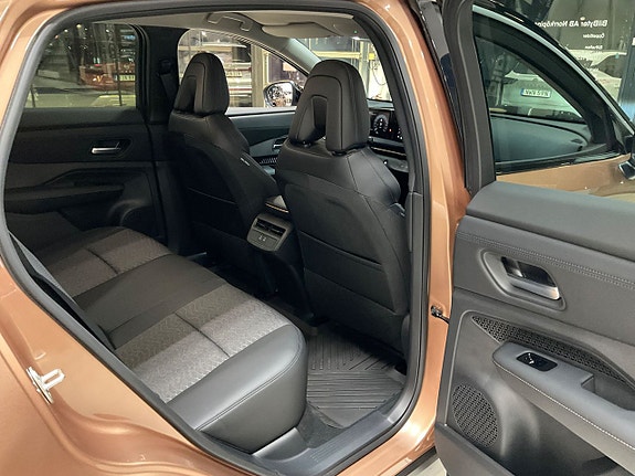Nissan Ariya 17 of 21