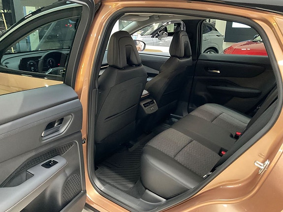 Nissan Ariya 14 of 21