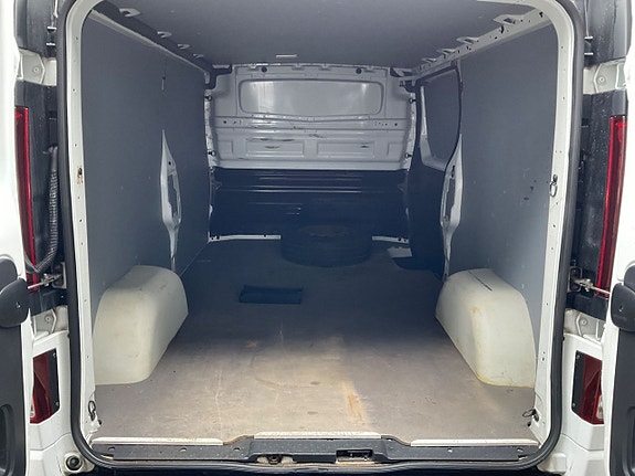 Opel Vivaro 13 of 13
