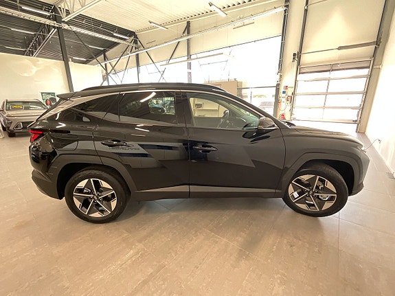 Hyundai Tucson 2 of 30