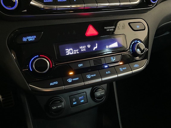 Hyundai IONIQ 18 of 18