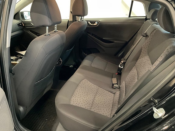 Hyundai IONIQ 8 of 18