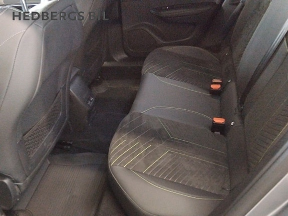 Peugeot e-2008 8 of 17