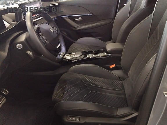Peugeot e-2008 7 of 17