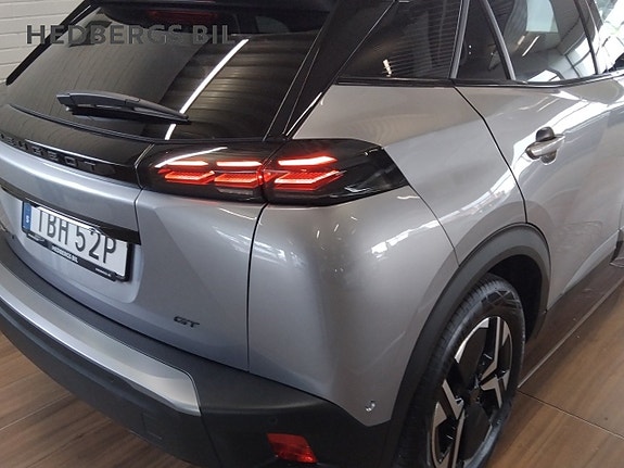 Peugeot e-2008 14 of 17