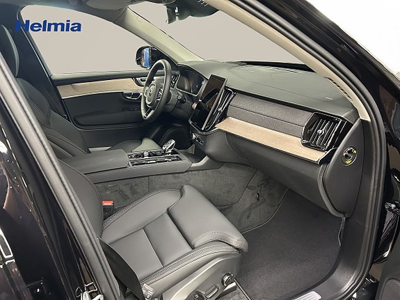 Volvo XC90 7 of 13