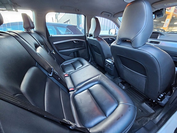 Volvo XC70 8 of 14