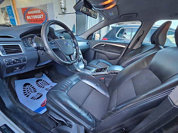 Volvo XC70 13 of 14