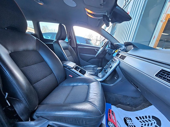 Volvo XC70 10 of 14