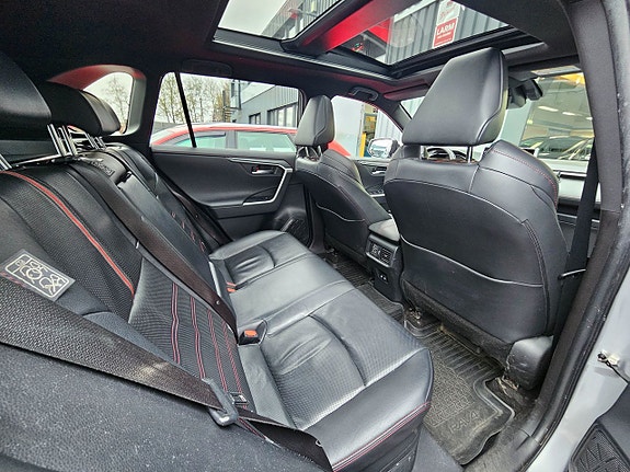 Toyota RAV4 12 of 19