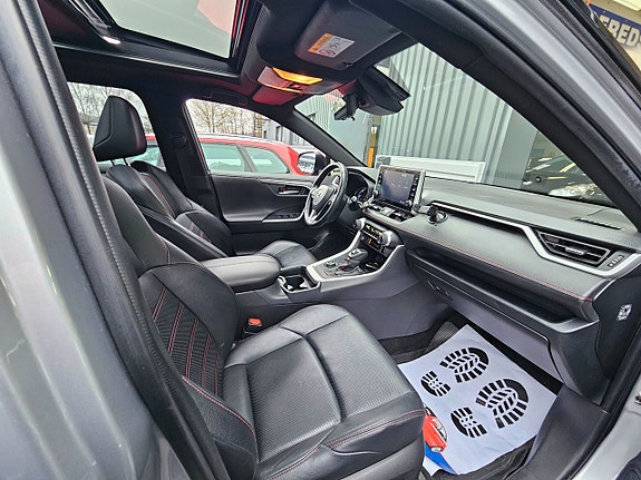 Toyota RAV4 10 of 19