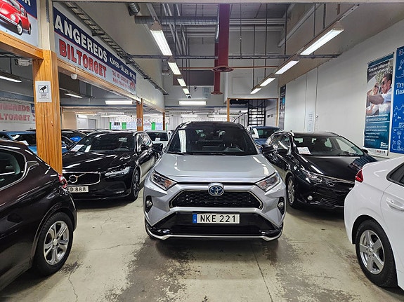Toyota RAV4 6 of 19