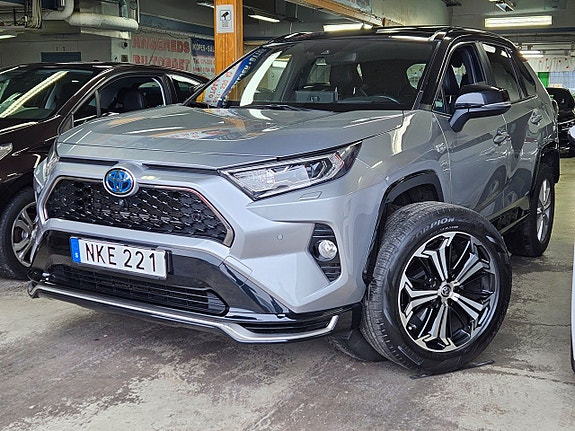 Toyota RAV4 2 of 19