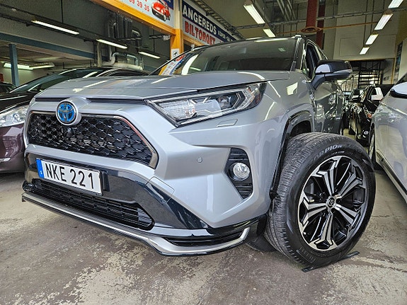 Toyota RAV4 4 of 19
