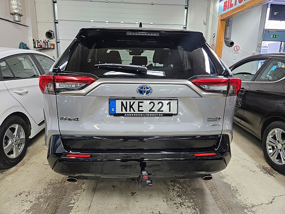 Toyota RAV4 3 of 19