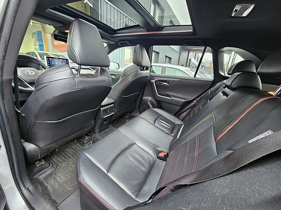 Toyota RAV4 15 of 19