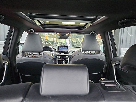Toyota RAV4 14 of 19