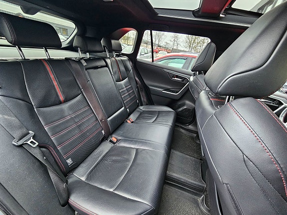 Toyota RAV4 11 of 19