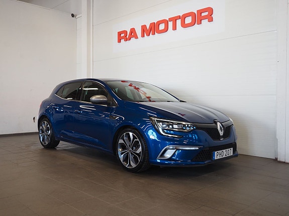 Renault Megane IV 3 of 5