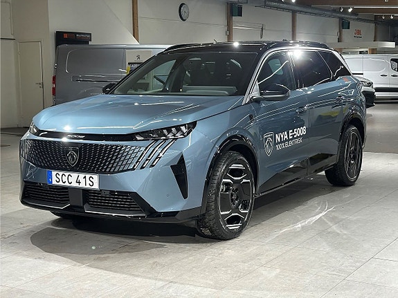 Peugeot e-5008 4 of 5