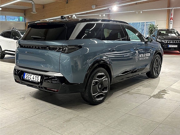Peugeot e-5008 5 of 5