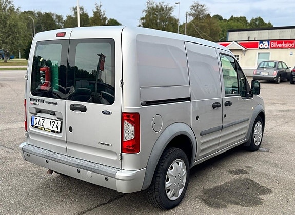 Ford Transit Connect 6 of 23