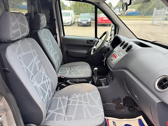 Ford Transit Connect 14 of 23