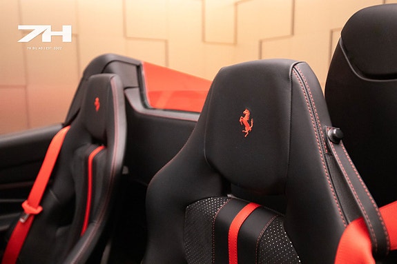 Ferrari F8 Spider 24 of 30