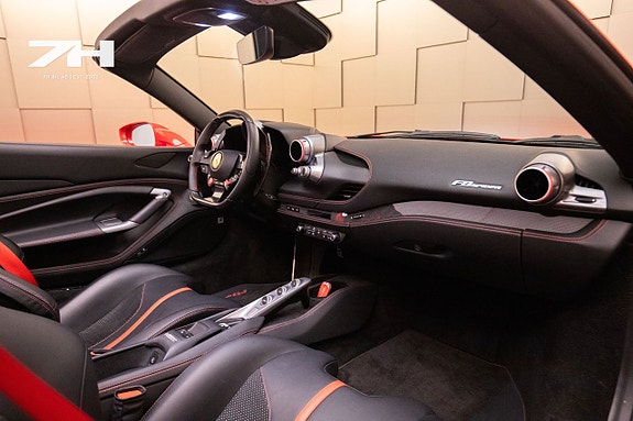 Ferrari F8 Spider 12 of 30