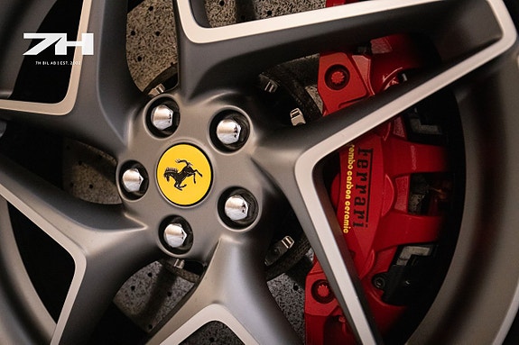 Ferrari F8 Spider 22 of 30