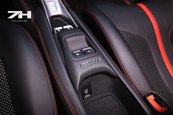 Ferrari F8 Spider 8 of 30