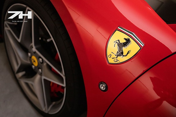 Ferrari F8 Spider 23 of 30