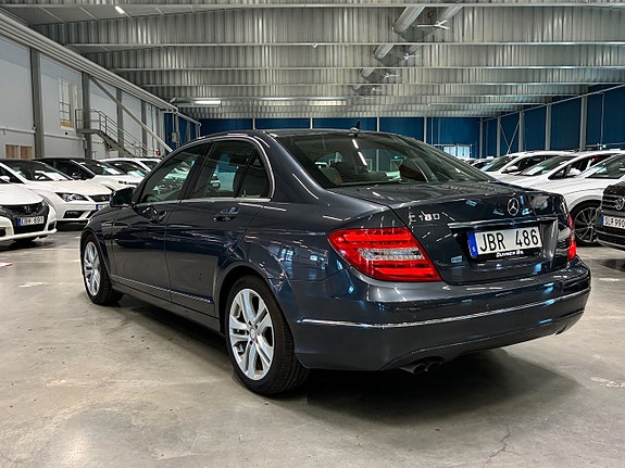 Mercedes-Benz C180 4 of 5