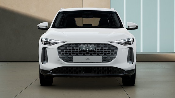 Audi Q5 2 of 5