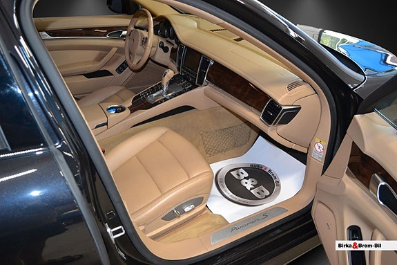 Porsche Panamera S 10 of 17