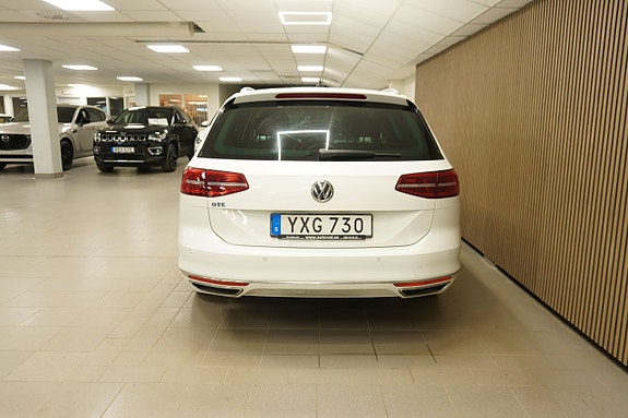 Volkswagen Passat 6 of 15