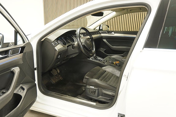 Volkswagen Passat 9 of 15