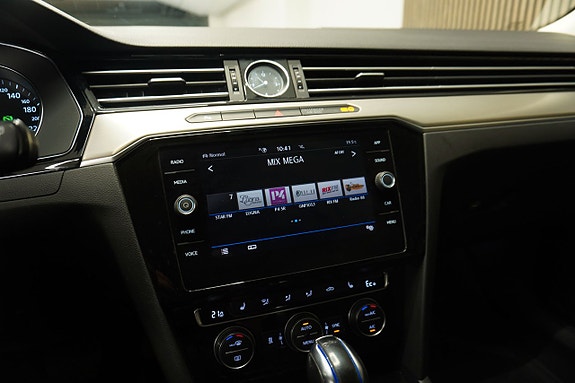 Volkswagen Passat 12 of 15