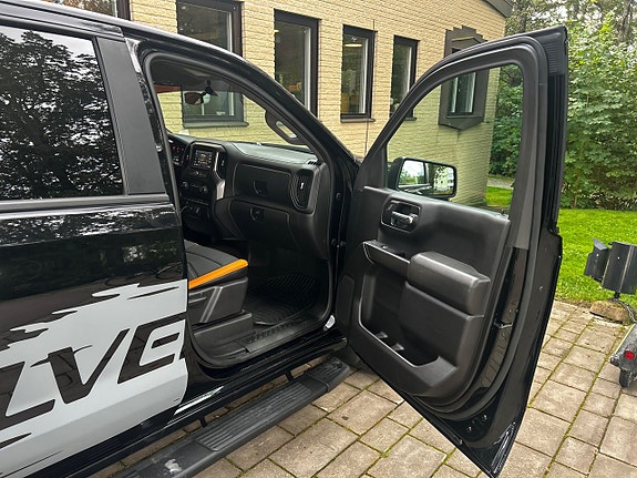 Chevrolet Silverado 1500 14 of 24