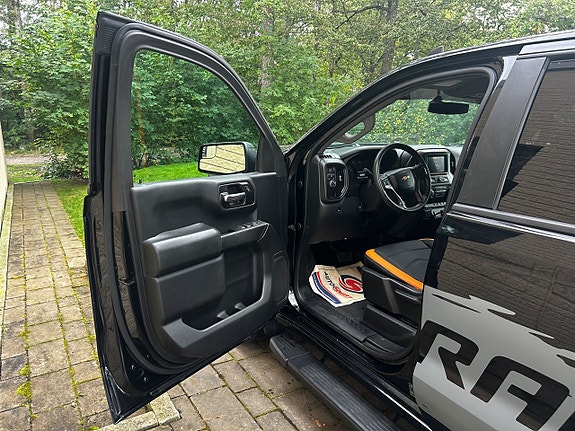 Chevrolet Silverado 1500 16 of 24