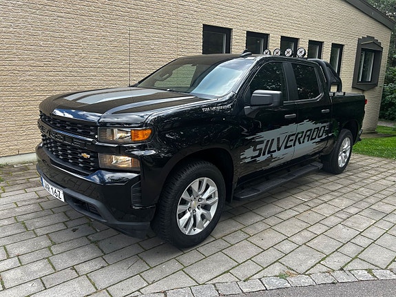 Chevrolet Silverado 1500 2 of 5
