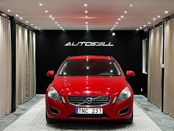 Volvo V60 2 of 22