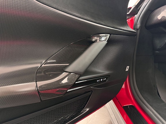Ferrari SF90 Stradale 12 of 19