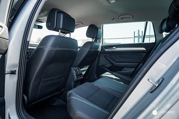 Volkswagen Passat Alltrack 9 of 11