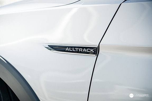 Volkswagen Passat Alltrack 3 of 5