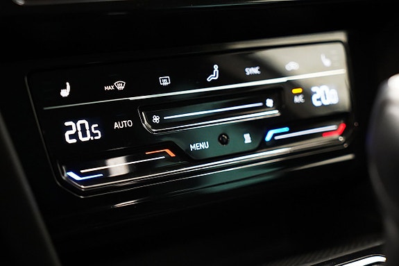 Volkswagen Passat Alltrack 11 of 13