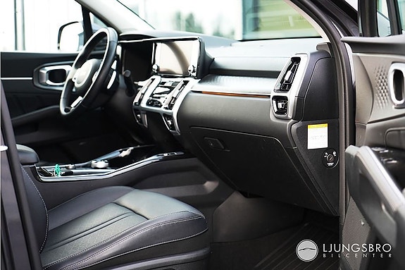 Kia Sorento 13 of 16