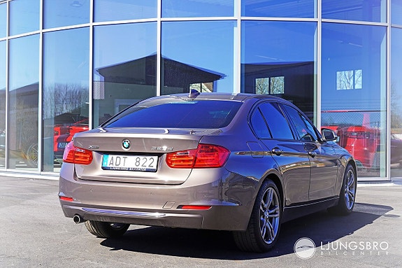 BMW 320 2 of 12