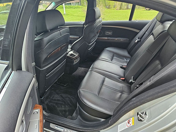 BMW 760i 15 of 18